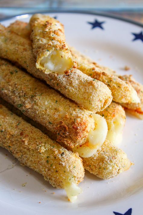 Air Fryer Mozzarella Sticks, Air Fryer Mozzarella, Air Fryer Recipes Breakfast, Air Fried Food, Air Fryer Oven Recipes, Airfryer Recipes, Air Fry Recipes, Paneer Tikka, Carb Foods