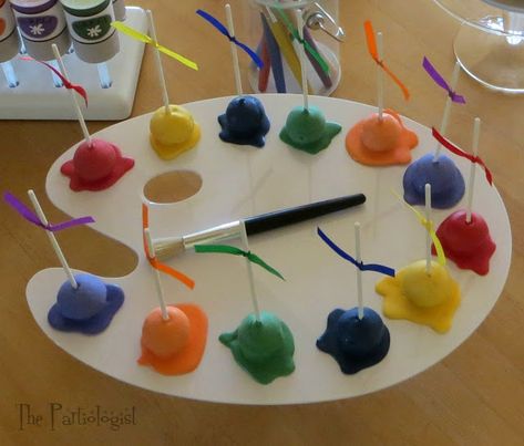 Today you won't want to be late for class - ART class.  It was my favorite subject in school, Art along with recess.  Oh, maybe recess isn... Art Cake Pops, Paint Cake Pops, Paint Party Cake Pops, Art Palate, Painting Cupcakes, Art Party Cake, Art Party Cakes, Joy Birthday, Paint Cake