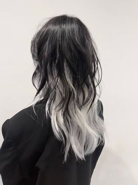 Underdye Hair, Punk Hairstyles, Hair Color Underneath, Dyed Hair Inspiration, Hairstyles Women, Pretty Hair Color, Women's Hairstyles, Hair Stylies, Shaved Sides