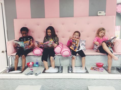 Kids Spa! Pedicure Bench - Sassy Princess Spa for Girls Nail Spa Ideas, Kids Beauty Salon, Kids Nail Salon, Pedicure Bench, Sassy Princess, Kids Hair Salon, Kids Salon, Pedicure Station, Nail Salon Interior