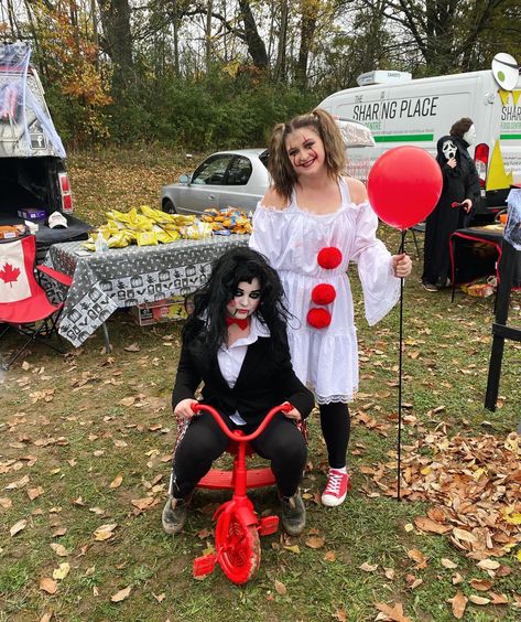 Pennywise Female, Jigsaw Costume Women, Jigsaw Makeup, Happy Halloween Eve, Pennywise Halloween Costume, Jigsaw Costume, Pennywise Makeup, Pennywise Halloween, Lunar Tide