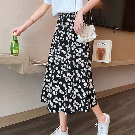 8757150decbd89b0f5442ca3db4d0e0edesc40758362ri Daisy Skirt, Dress With Drape, Pinterest Pretty, Female Streetwear, Outdoor Shop, Cheap Skirts, Skirts Midi High Waisted, Skirts Women, Trendy Fashion Outfits