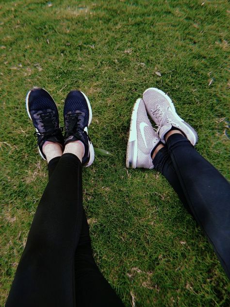 Foto Jogging Pagi, Morning Walks Snapchat, Morning Walk Snap, Morning Walk Aesthetic, Walking Snap, Morning Walks Aesthetic, Morning Snap, Nandi Hills, Sports Leggings Black