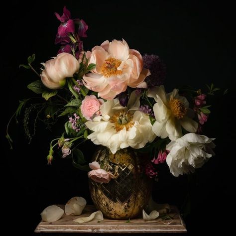 Sharon Core, Floral Photography, Deco Floral, Vase Design, Simply Lovely, Beautiful Blooms, Ikebana, Love Flowers, Floral Art