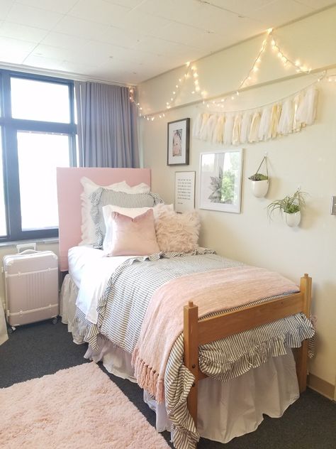 Pink and grey dorm room. Pink Dorm Room Bedding, Dorm With Grey Bedding, Dorm Room Ideas Grey And Pink, Pink White And Grey Dorm Room Ideas, College Dorm Room Ideas Pink And Grey, Pink And Grey Dorm Room Ideas, Grey And Pink Dorm, Dorm Inspiration Pink, Pink And Gray Dorm Room