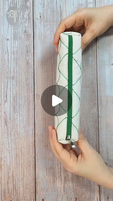 Zippered Box Pouch Tutorial, Box Pencil Case Pattern, Fabric Pencil Case Pattern, How To Make Pouch Pencil Cases, Pencil Case Sewing Tutorial, How To Sew A Zipper Pouch, How To Make Pencil Pouch, How To Make A Pencil Case, What To Put In Your Pencil Case