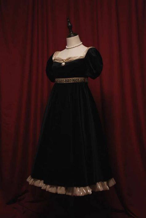 Black Velvet Princess Dress, Black Empire Waist Gown, Regency Era Black Dress, Regency Black Dress, Prom Dress Medium Length, Regency Necklace, Simple Ball Gown, Bridgerton Experience, Velvet Ball Gown