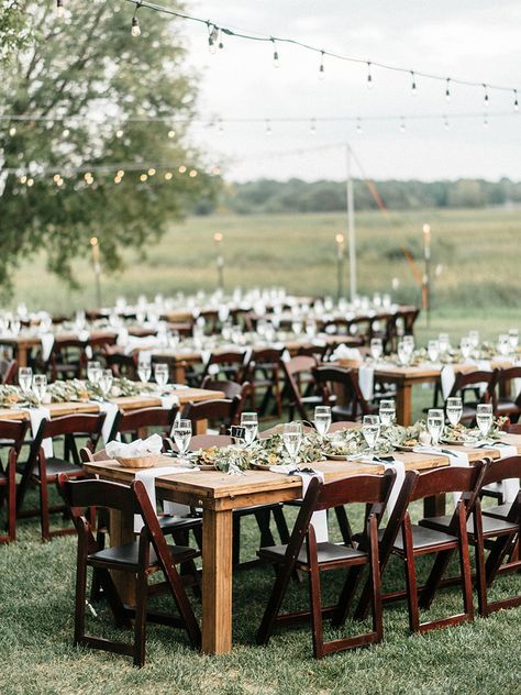 Rustic and elegant ranch wedding in Minnesota with elegant floral details and centerpieces. Perfect for the modern bride looking to host an intimate outdoor wedding. #intimateweddings  #farmweddingcolors #famrweddingphotos #simplefarmwedding #farmweddingceremony Plaas Troue, Outdoor Wedding Centerpieces, Boho Shoot, Farm Wedding Ceremony, Intimate Outdoor Wedding, Boulder Wedding, Romantic Outdoor Wedding, Reception Tables, Outdoor Wedding Reception