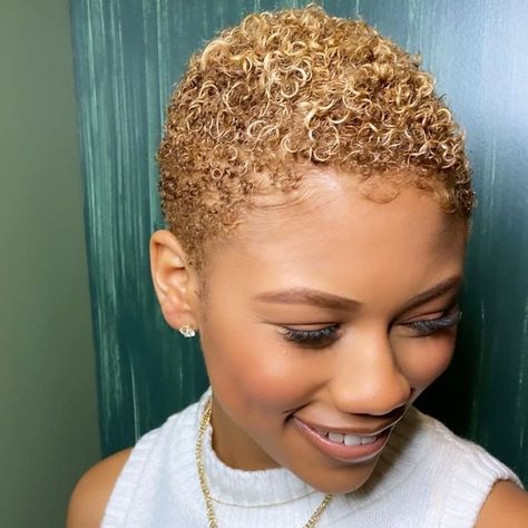 Honey Blonde Twa, Hair Clours, Blonde Twa, Short Black Natural Hairstyles, Tapered Natural Hair Cut, Weave Bob, Short Platinum Blonde Hair, Twa Styles, Sleek Short Hair