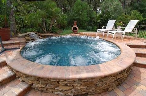 Connect your spool and patio Spool Pool, Outdoor Jacuzzi, Kleiner Pool Design, Pools For Small Yards, Pool Cost, Backyard Ideas For Small Yards, Small Yards, Small Swimming Pools, Small Pool Design