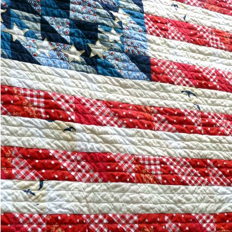 Flag Quilt Pattern, American Flag Quilt, Clean The House, Flag Quilt, Patriotic Quilts, Let Freedom Ring, Star Quilt Patterns, Blue Quilts, Quilting Ideas