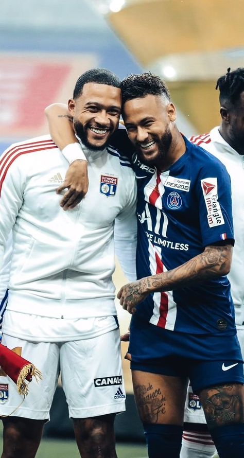 Neymar and Memphis Depay #friendship Memphis Depay Wallpapers, Depay Memphis, Neymar 11, Men Aesthetic Outfits, Paris Saint Germain Fc, Memphis Depay, Football Wallpapers, Neymar Football, Fifa Football