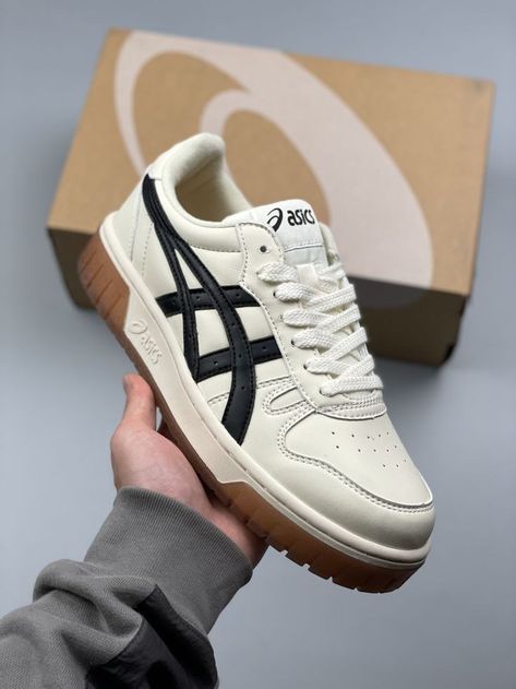 Shoes For Guys Sneakers, Best Sandals For Men, Mode Old School, Highlights White, Asics Sneakers, Handmade Leather Shoes, Formda Kal, Hype Shoes, Shoe Inspo