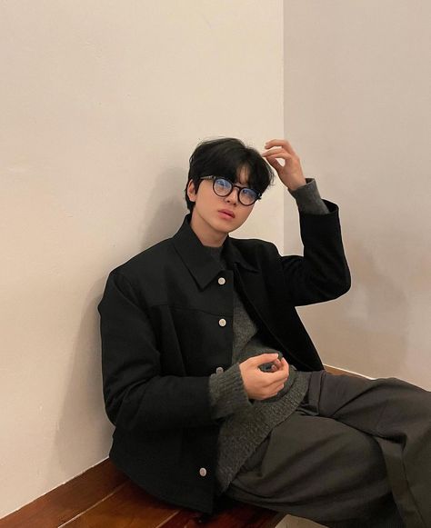 Korea Outfits, Minimalist Fashion Men, Hairstyle Inspo, Fantastic Baby, Glasses Men, Man Fashion, New Glasses, Cool Outfits For Men, Mens Glasses