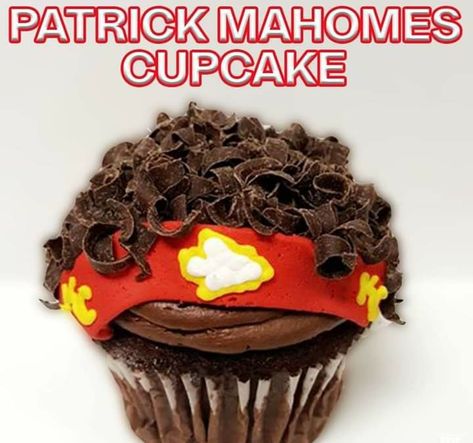 Patrick Mahomes Cupcakes, Kansas City Chiefs Snack Ideas, Mahomes Cupcakes, Chiefs Cupcakes Kansas City, Chiefs Dessert Ideas, Patrick Mahomes Cookies, Kc Chiefs Desserts, Kc Chiefs Food, Kc Chiefs Superbowl Party