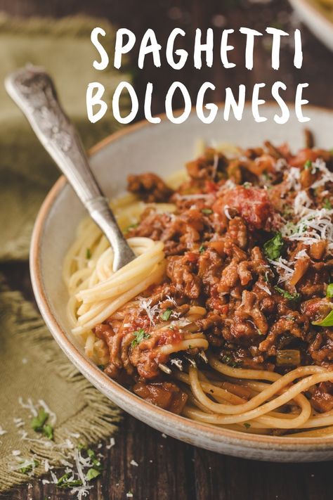 This spaghetti Bolognese is rich, hearty, and packed with comforting flavors that always hit the spot. The slow-cooked Ragù with San Marzano tomatoes and a splash of red wine brings out incredible depth. via @cmpollak1 Bolognese Spaghetti, Antipasto Pasta Salads, Cheesy Spaghetti, Chicken Saltimbocca, Ragu Recipe, Pasta Bolognese, Homemade Spaghetti, Pasta Carbonara, Meat Dinners