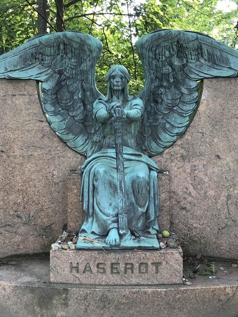 Haserot Angel, Grave Statues, Angel Look, Cemetery Statues, Anatomy Sculpture, Angel Statue, Angel Sculpture, Cemetery Art, Angel Statues