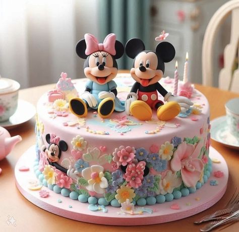 @erlitakrist Mickey And Minnie Mouse Cake, Birthday Cake Mickey Mouse, Mickey Birthday Cakes, Birthday Cale, Birthdays Cakes, Minnie Mouse Birthday Cakes, Candy Birthday Cakes, Baby First Birthday Cake, Minnie Mouse Baby Shower