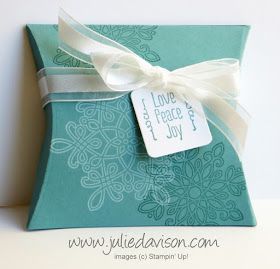 Stampin' Up! Quick Gift Packaging: Snowflake Christmas Square Pillow Box with Flurry of Wishes #stampinup #christmas www.juliedavison.com Gift Box Punch Board, Packaging Template Design, Bridal Theme, Christmas Squares, Pillow Boxes, Packaging Template, Wedding Shower Favors, Christmas Paper Crafts, Pretty Pillow