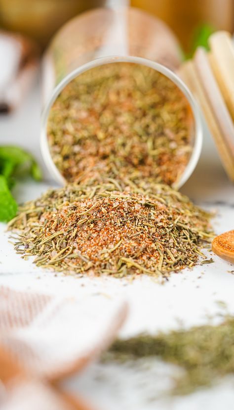 Delicious homemade turkey rub spilling out of a glass jar. Herb Rub For Turkey, Best Herbs For Turkey, Best Turkey Seasoning Rub, Smoked Turkey Rub Recipes, Smoked Turkey Rub, Turkey Injection, Turkey Rub Recipes, 2023 Meals, Slow Roasted Turkey