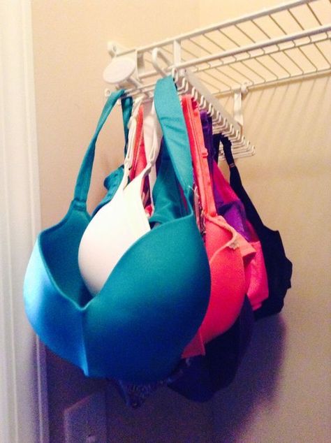 Repurpose a tie or belt rack to organize all of your bras and save a ton of space. Repin! Diy Bra Hanger, Bra Storage Ideas Diy, Diy Bra Storage, Bra Storage Ideas, Malm Wardrobe, Diy Bra Organization, Storing Bras, Rental Diy, Lingerie Organization