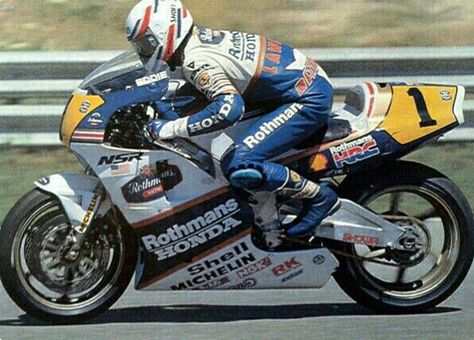 Eddie Lawson (Honda NSR-500) 1989 Eddie Lawson, Honda (motorcycle), Motorcycle Riders, Racing Motorcycles, Classic Bikes, Motorcycle Racing, Moto Gp, Road Racing, Racing Bikes