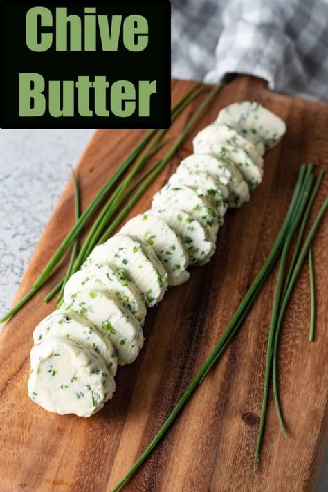 This incredibly easy Chive Butter is so delicious. Takes less than 5 minutes and is so versatile. Use it on fish, meat, vegetables and more! Chive Compound Butter, Chive Butter Recipe, Herb Butter Candle Recipe, What To Do With Excess Chives, Chive Recipe, Recipes With Fresh Herbs, Garlic Chive Butter, Herb Butters, Compound Butter Recipes