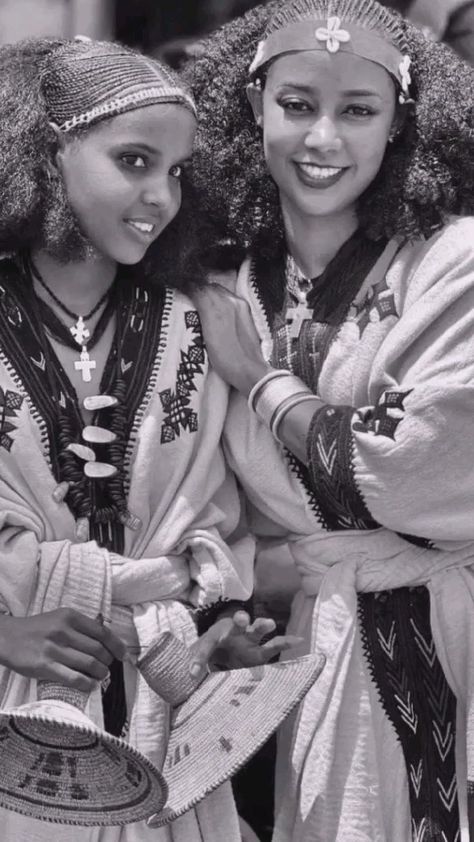 Amhara Culture, History Of Ethiopia, Eagle Images, Ethiopian Dress, Habesha Kemis, Fresh Girls, Black Femininity, Africa Art, Art Dress