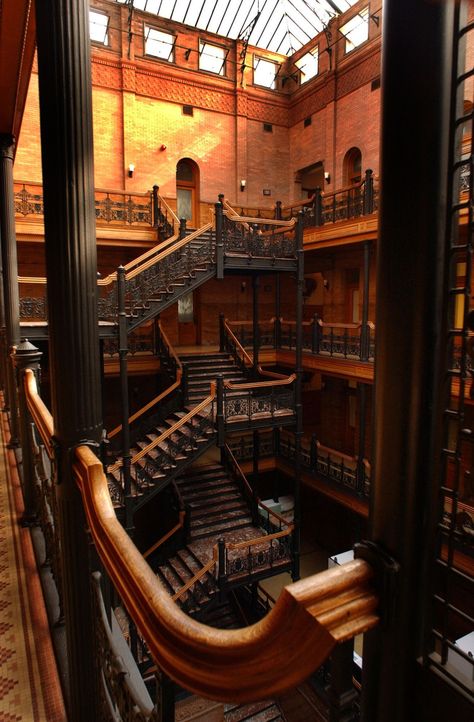 The Bradbury Building. built in 1893, has been included in every edition of "An Architectural Guidebook to Los Angeles" Brooklyn Bridge Picture Ideas, New York Instagram Pictures, Brooklyn Bridge Pictures, Nyc Picture Ideas, Traveling Usa, Bradbury Building, The Broad Museum, Los Angeles Architecture, Mexico City Travel