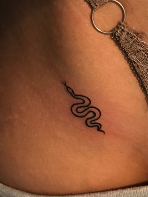 Snake Tattoos Small Simple, Basic Snake Tattoo, Easy Medusa Tattoo, Stick And Poke Snake, Easy Snake Tattoo, Snake Outline Tattoo, Small Snake Tattoo Design, Minimalist Snake Tattoo Simple, Dainty Snake Tattoo