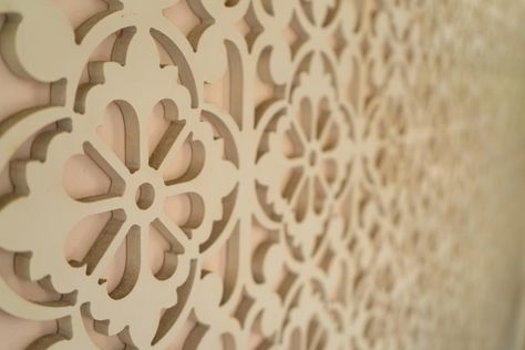 Woman Replaces Wallpaper With “Wooden Fretwork” and to Say We’re Obsessed Is an Understatement - Home & Garden News Wooden Fretwork, Wallpapers For Bathrooms, Floral Wallpaper Nursery, Playroom Wallpaper, Thai Pattern, Thanksgiving Wallpaper, Bedroom Wall Paint, Wallpaper Walls Decor, Wall Tattoo