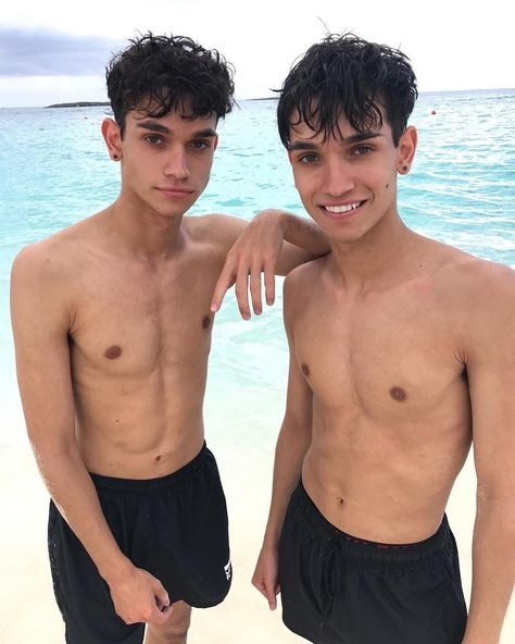 Brother Photography Poses, Twins Models, Ivanita Lomeli, Twin Guys, Brother Photography, Lucas And Marcus Dobre, The Dobre Twins, Taylor Perez, Marcus And Lucas