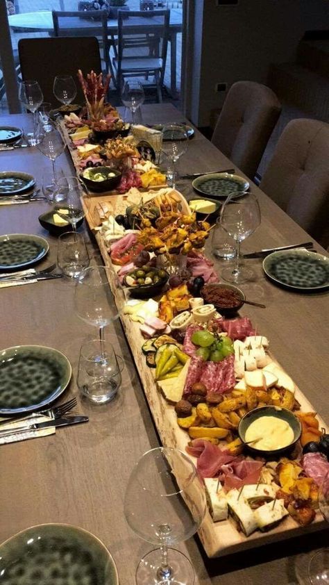 Wine Table Set Up, Centerpiece Charcuterie Board, Snack Plates Parties, Charcuterie Table Centerpiece, Grazing Table Centerpiece, Charcuterie Centerpiece, Charcuterie Board Centerpiece, Tapas Table, Tapas Board