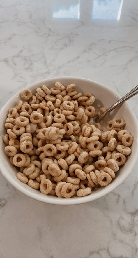 cheerios are the best cereal Bowl Of Cheerios, Cheerios Cereal, Best Cereal, Breakfast Board, Food Captions, Cold Cereal, Bowl Of Cereal, Healthy Food Motivation, Homemade Snacks