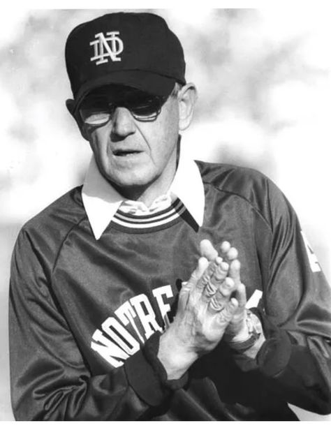 Coach Lou Holtz Lou Holtz, Football Legends, Baseball Hats, Football, Baseball, Hats, American Football