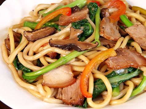 Hokkien Noodles with Char Siu Pork « Ang Sarap (A Tagalog word for "It's Delicious") Hokkien Noodles Recipe, Char Sui Pork, Hokkien Noodles, Tasty Noodles Recipe, Filipino Pork Recipes, Char Sui, Hmong Food, Udon Recipe, Char Siu Pork