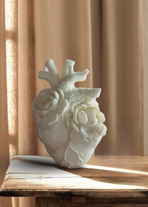 Anatomical Heart Sculpture. Made from resin.  SIZE : 17cm*11 cm (7*4 inch)  Can be in any color you wish, just send me message please Ap Art Sculpture, Mothers Day Gifts Clay, Unique Sculptures Creative, Ceramic Sphere Sculpture, Anatomical Heart Sculpture, Cool Ceramic Pieces, Mothers Day Ceramic Ideas, Ceramics Ideas Pottery Sculpting, Ceramic Art Inspiration