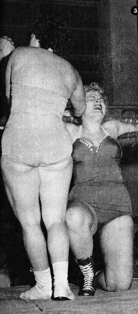 Women Wrestling Catfight, Apartment Wrestling, Lady Wrestlers, Belle Starr, Women Wrestling, Wrestling Videos, Women's Wrestling, Female Athletes, Pro Wrestling