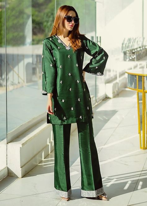 70s Type, Heavy Dresses, Be Design, Coord Set, Indian Dresses Traditional, Traditional Indian Outfits, Simple Pakistani Dresses, Designer Party Wear Dresses, Boutique Dress Designs