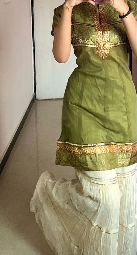 Indian aesthetic, desi, photography ideas girls kurti style design mirror selfi Traditional Aesthetic Outfits, Green Desi Aesthetic, Desi Fashion Aesthetic, Green Kurta Woman, Match Shadow, Desi Look, Desi Fits, Desi Dress, Pani Puri