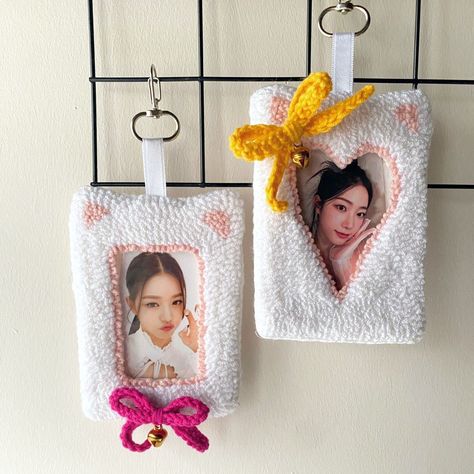 Photocard Keychain, Embroidery By Hand, Polaroid Pics, Pc Decoration, Pc Holder, Punch Embroidery, Photocard Holder, Crochet Bows, Polaroid Pictures