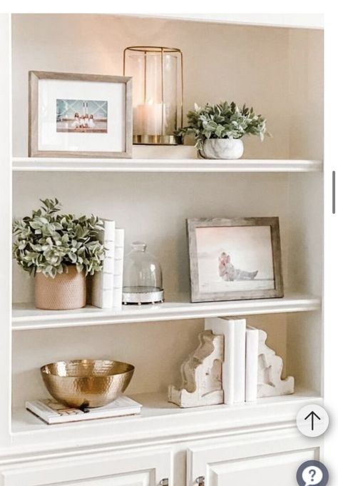 How To Style Bookshelves Built Ins, Room Shelves Decor, Living Room Shelves Decor, Hampton Decor, Style Bookshelves, Shelves Decor, Hamptons Style Home, Bookcase Styling, Framed Photos