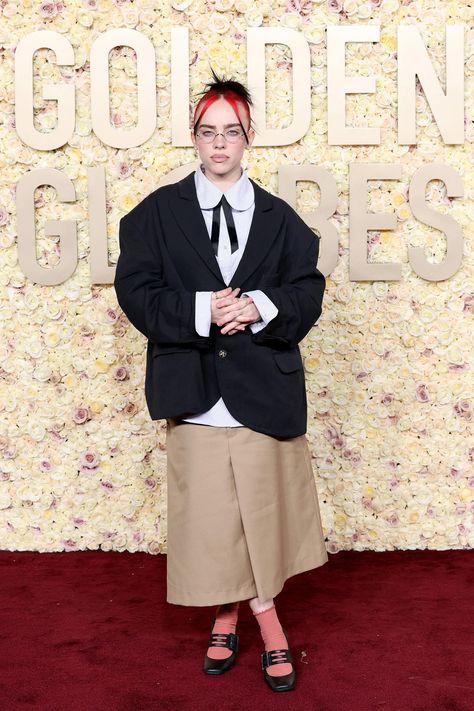 Billie Eilish Golden Globes 2024, Billie Eilish Golden Globe, Billie Eilish Red Carpet, Venus Aquarius, Billie Outfits, Oscar 2024, Golden Globes Fashion, Billie Eilish Outfits, Weird Look