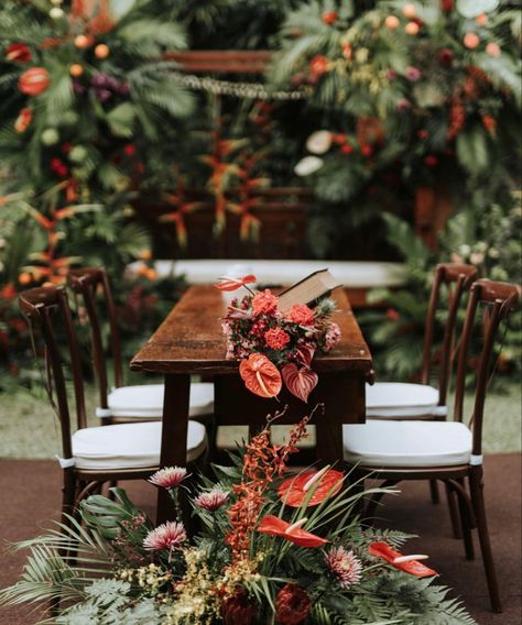 Javanese Wedding Decoration, Pelamin Rustic, Nikah Decor, Javanese Wedding, Floral Art Arrangements, Wedding Wishlist, Pool Wedding, Outdoor Wedding Decorations, Tropical Theme