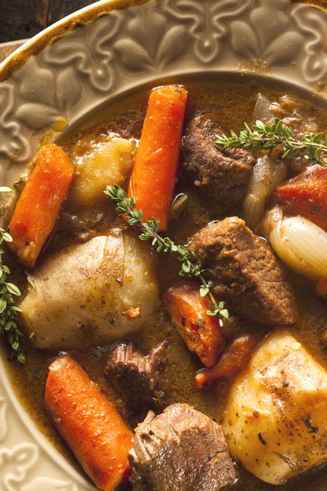 Irish Beef Stew Recipe Without Wine- An Easy Crock Pot Recipe Irish Beef Stew Recipe, Crock Pot Beef Stew, Italian Beef Stew, Irish Beef Stew, Crock Pot Beef, Irish Beef, Slow Cooker Stew, Beef Stew Crockpot, Irish Stew