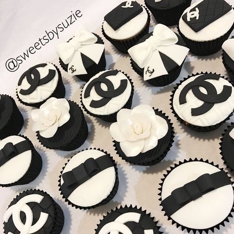 Chanel Cakes, Coco Chanel Cake, Chanel Cookies, Chanel Cupcakes, Chanel Birthday Cake, Coco Chanel Party, Luxury Birthday Party, Chanel Birthday Party, Chanel Cake