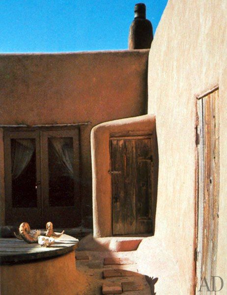 Architecture | Houses | RosamariaGFrangini || A random pathway punctuates O’Keeffe’s cherished patio at Abiquiu. Curves give the architecture a sculptural quality. Abiquiu New Mexico, Ghost Ranch, Wattle And Daub, New Mexico Homes, Artist Residency, Georgia Okeefe, Mexico Art, Georgia O Keeffe, Georgia On My Mind