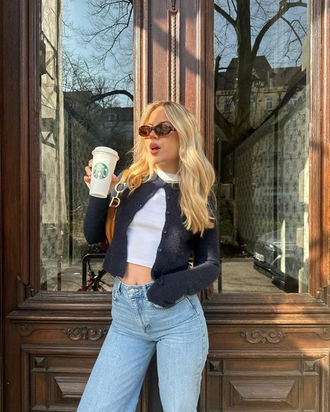 spring = coffe & walks🌸 Uni Outfits Australia, Australia Outfit, Outfits Australia, Pinterest Clothes, Outfit Uni, Coffee Date Outfit, Camp Outfits, University Outfits, Chica Chola