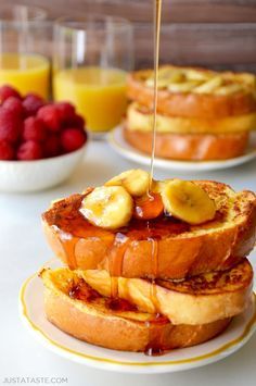 Easy French Toast with Caramelized Bananas recipe http://justataste.com #recipe French Toast With Bananas, Easy Cinnamon French Toast, Pumpkin French Toast Bake, Cheesecake French Toast, Easy French Toast, Caramelized Banana, Eggnog French Toast, Nutella French Toast, French Toast Muffins