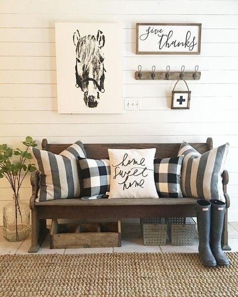 Farmhouse Foyer, Popular Living Room, Farmhouse Remodel, Foyer Decor, Foyer Decorating, Bench Decor, Farmhouse Decor Living Room, Wooden Bench, Trendy Home